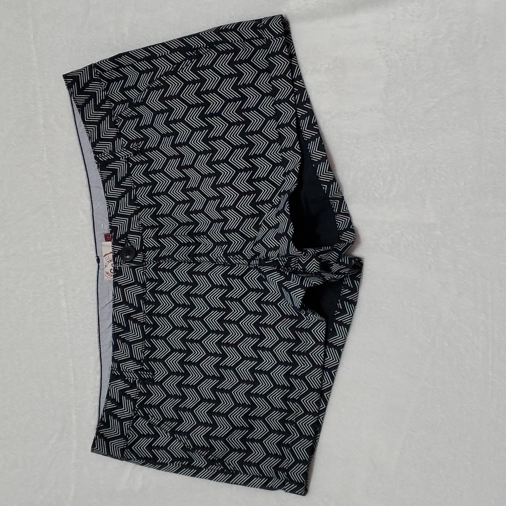NWOT SO Printed Short 17